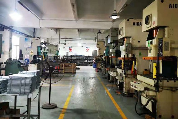 主页rb88随行版五金加工-冲床